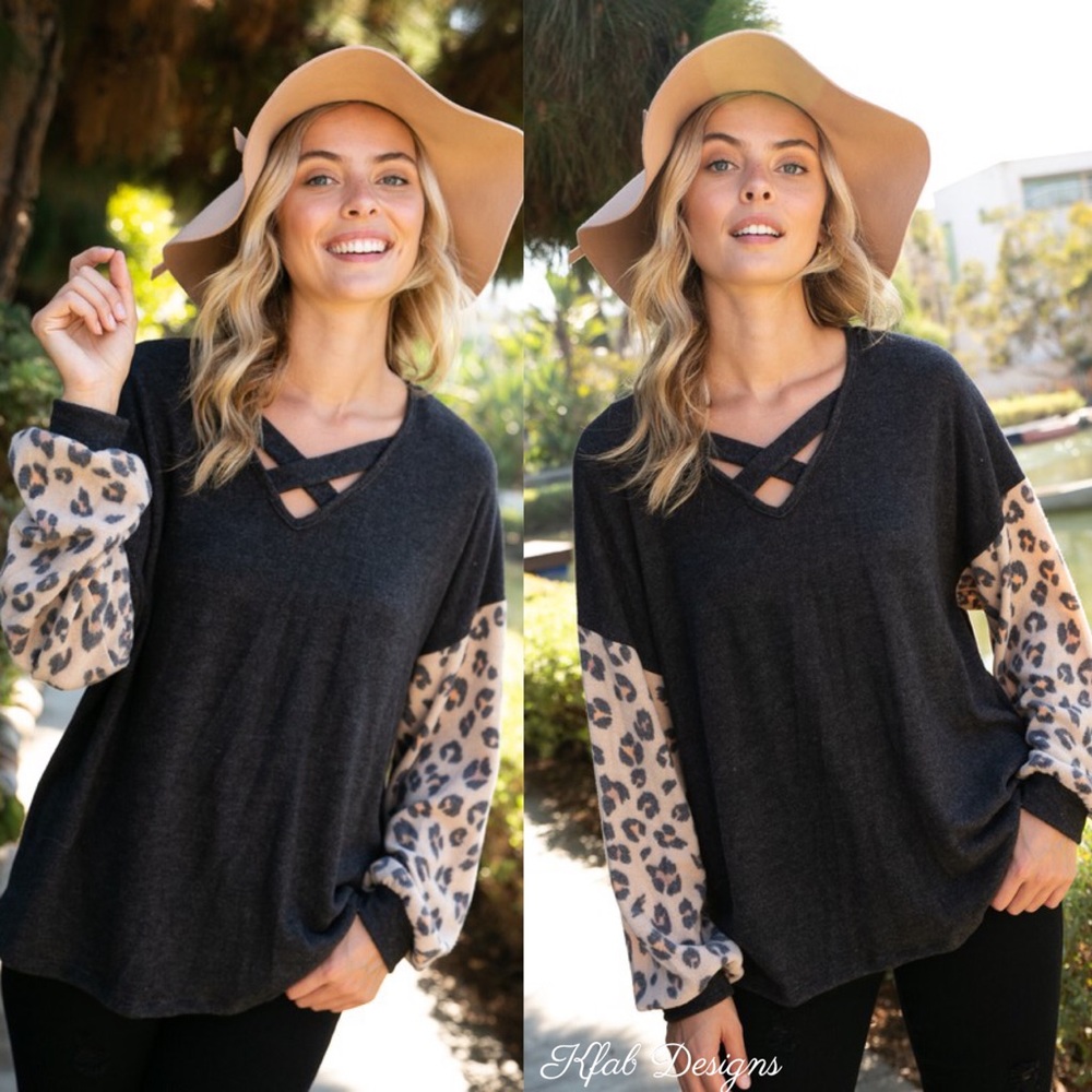 ❤️LAST 1! Soft Lace Up V Neck Animal Print Top! - Picture 4 of 14